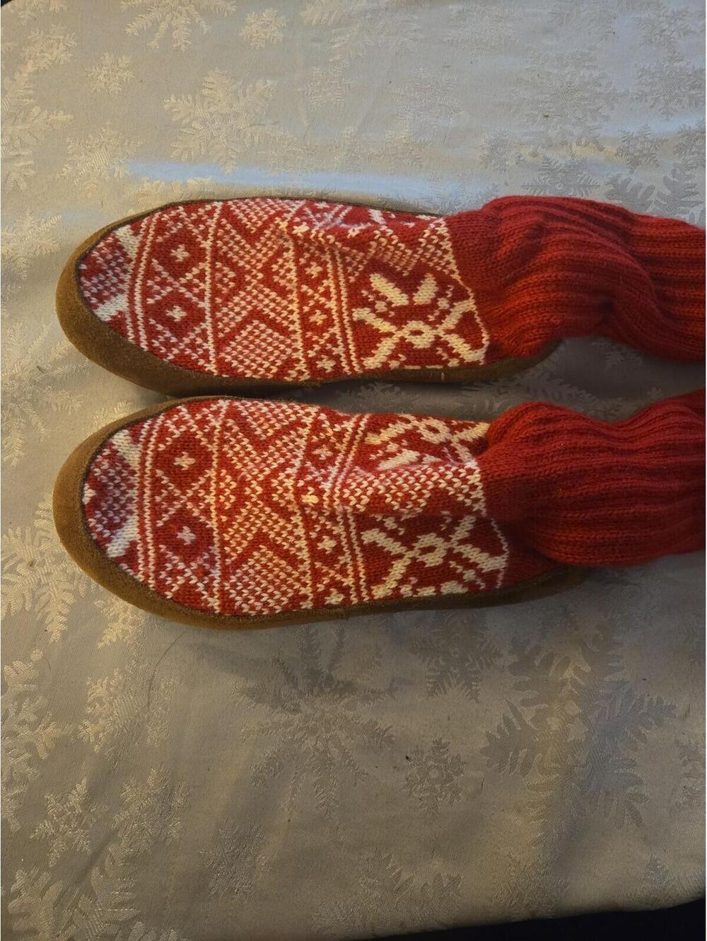 L.L. Bean Suede Slipper Socks Red Fair Isle Pattern Size W 9-10 - Picture 3 of 5